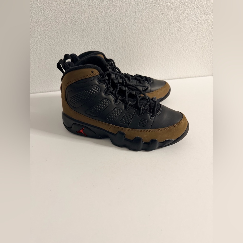 Big Kid's Jordan 9 Retro Black/True Red-Light Olive (HV4574 030) Sz 5 Y Youth